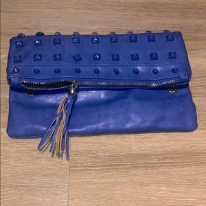 STUDDED CLUTCH